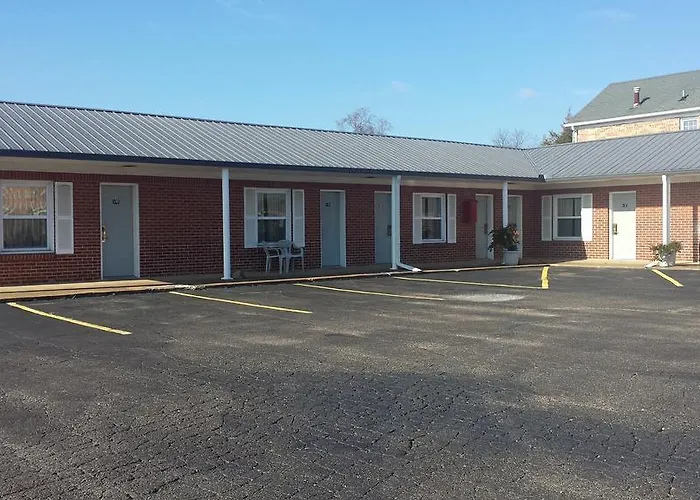 Top-Rated Hotels Near River Street in Savannah, GA