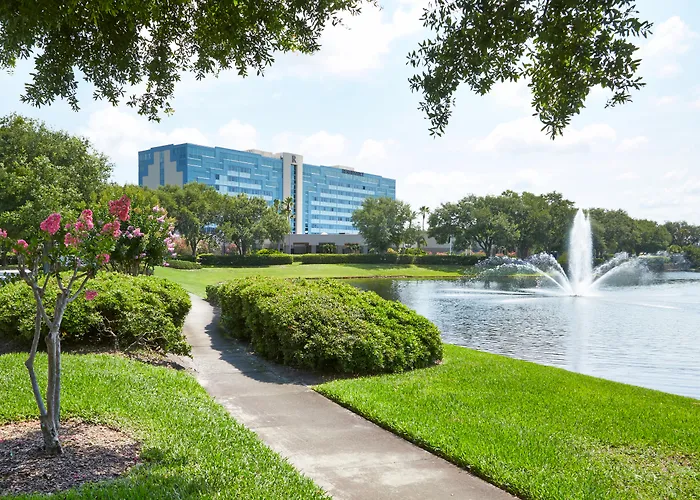 Discover the Best Hotels Near Orlando Airport with Complimentary Shuttle