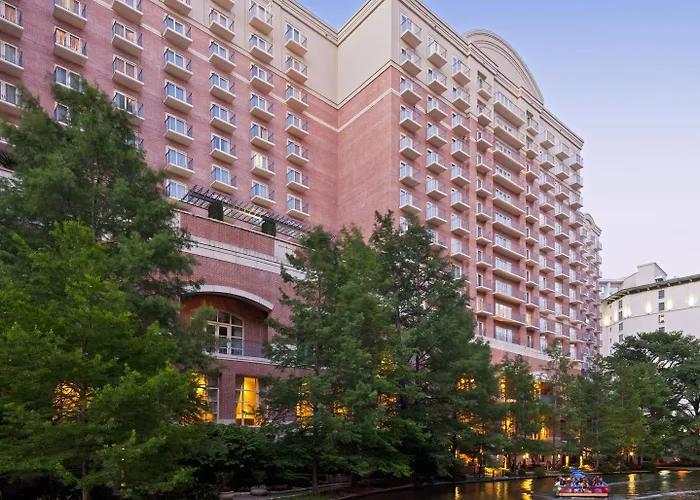 Explore the Best Hotels on the River Walk San Antonio Offers