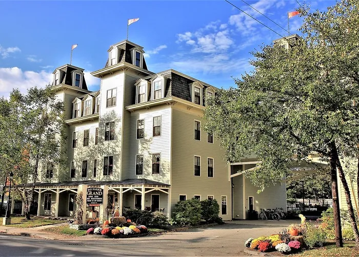 Top Picks for Hotels in Downtown Bar Harbor, Maine: Where to Stay for Your Next Vacation